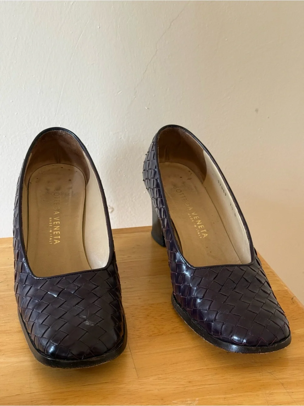 Bottega Veneta Women's Woven Leather Pump in burgundy